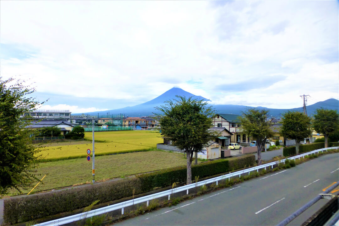 道の駅富士 展望台からの雄大な富士山