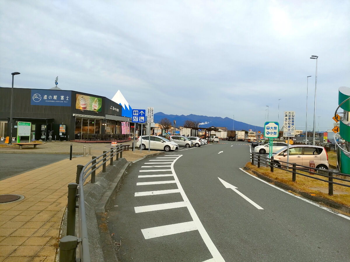 道の駅 富士 上り線 駐車場