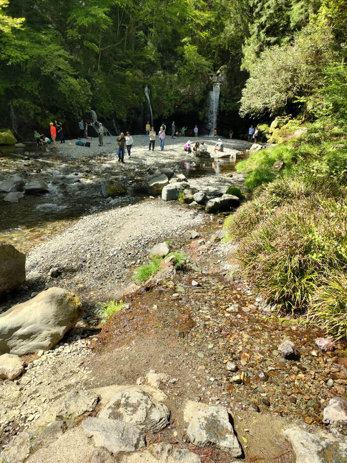 陣馬の滝 河原の様子