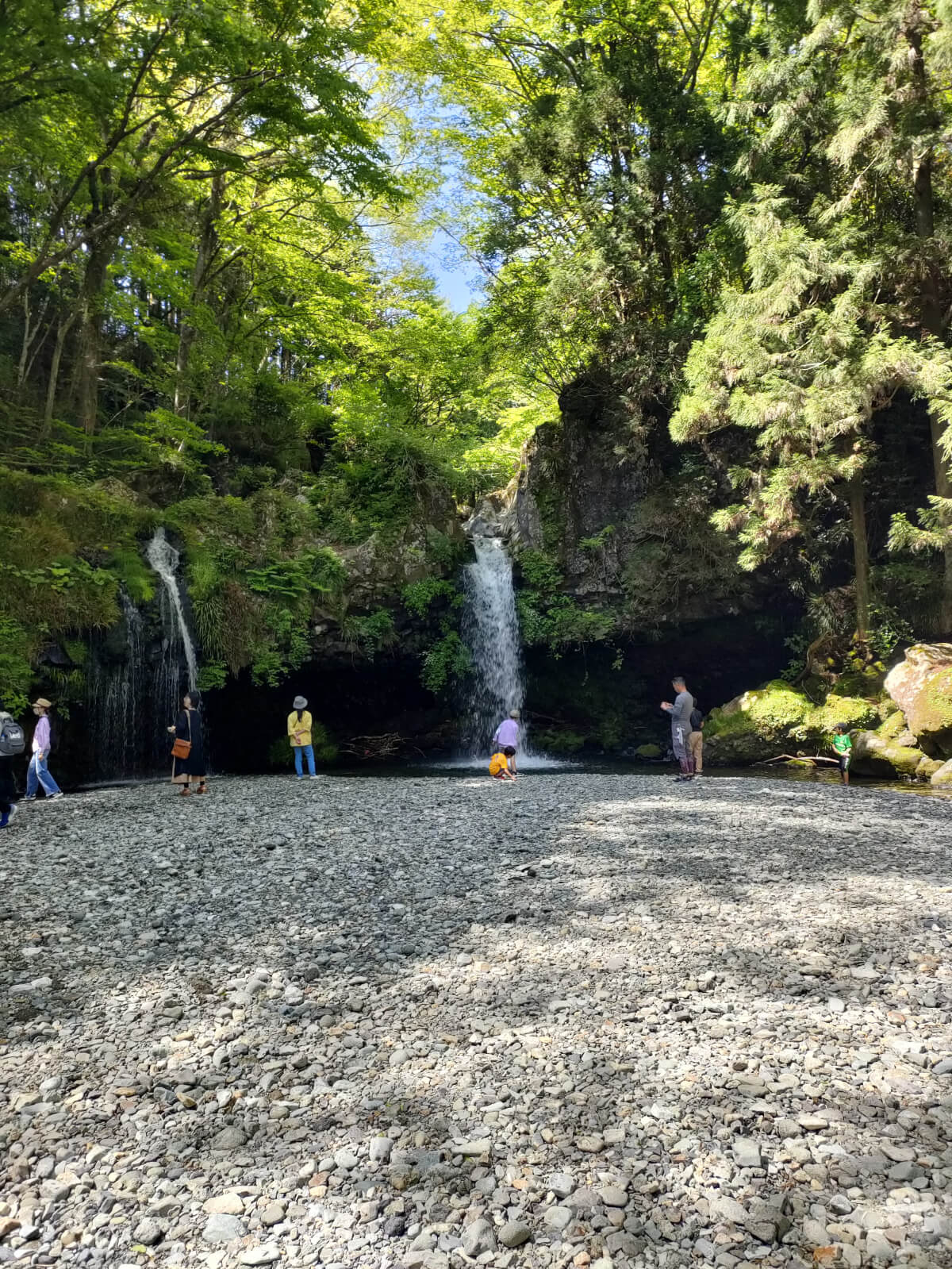 陣馬の滝 中州