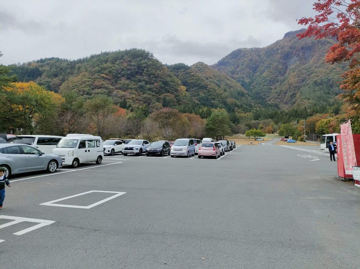 西湖いやしの里根場 駐車場