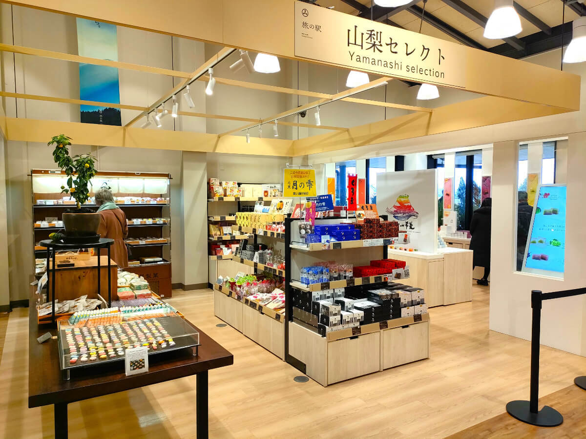 旅の駅 kawaguchiko base 山梨セレクトコーナー