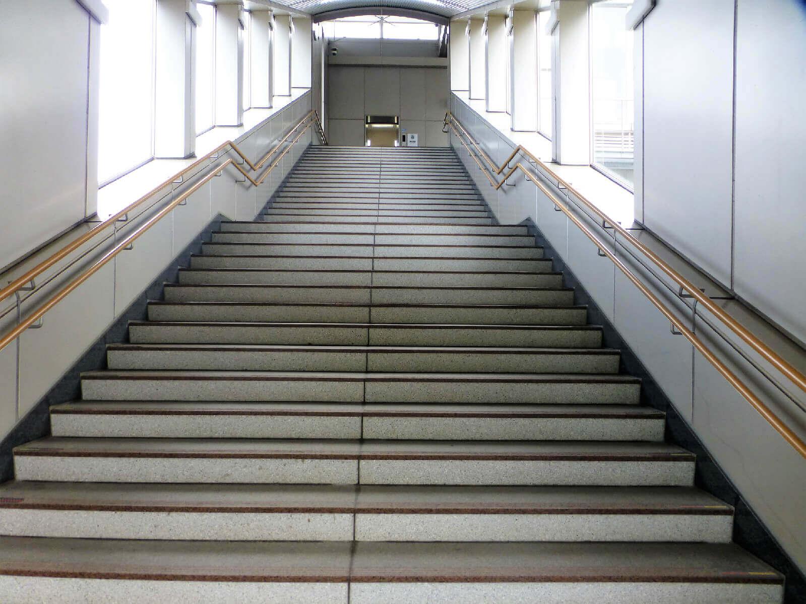 長泉なめり駅 階段