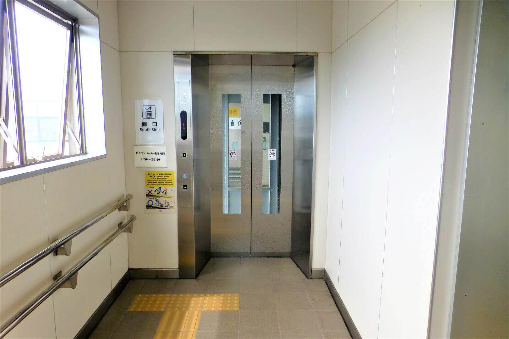 片浜駅 エレベーター乗降口
