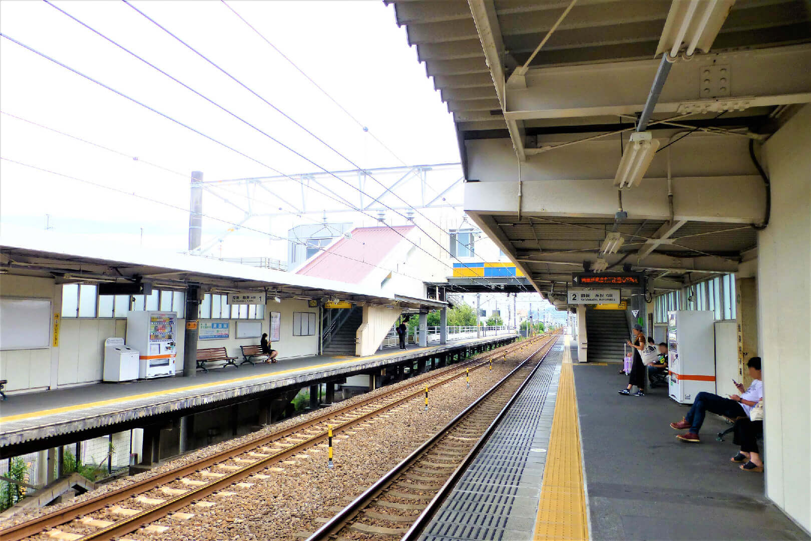 片浜駅 ホーム