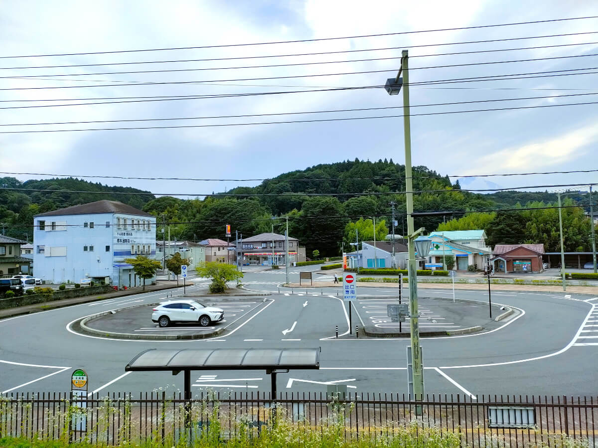 足柄駅 駅前のロータリー