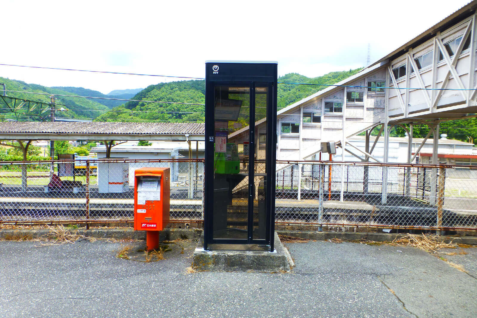 駿河小山駅 公衆電話とポスト