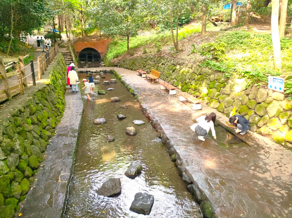 湧水広場